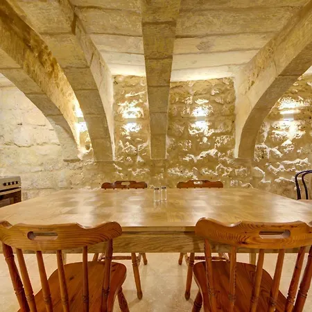 Guest house Ta' Karmenu, An 800 Year Old Modernized With Terrace, By Walk To Mdina Rabat