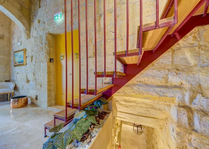 Gasthof Ta Karmenu, An 800 Year Old Modernized With Terrace, By Walk To Mdina